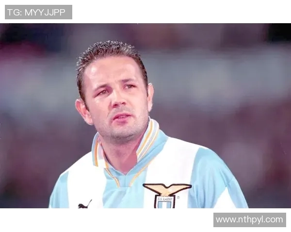 黑白画面中的传奇足迹猜球星系列揭开世界足球巨星的神秘面纱