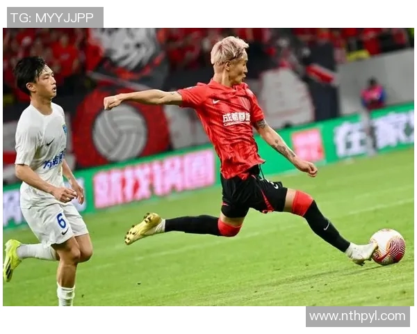 足球巨星爆发怒火赛场失控引发轩然大波球迷反应热烈