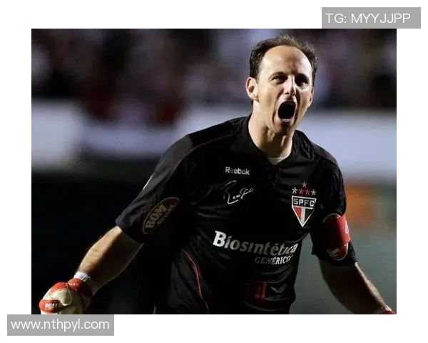 飞机降落时现身的足球巨星引发机场惊艳目光引领全场聚焦